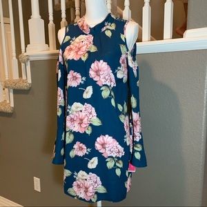 Adorable flowered dress💕